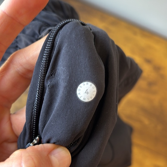 Lululemon Track That 5” high rise black 4 shorts - Picture 6 of 6